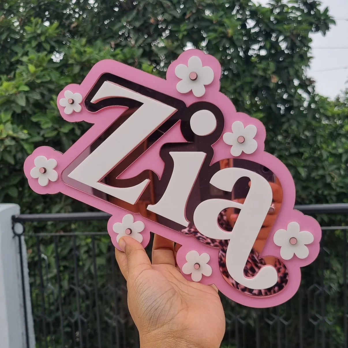 3 LAYER NAMEPLAQUE WITH DAISY
