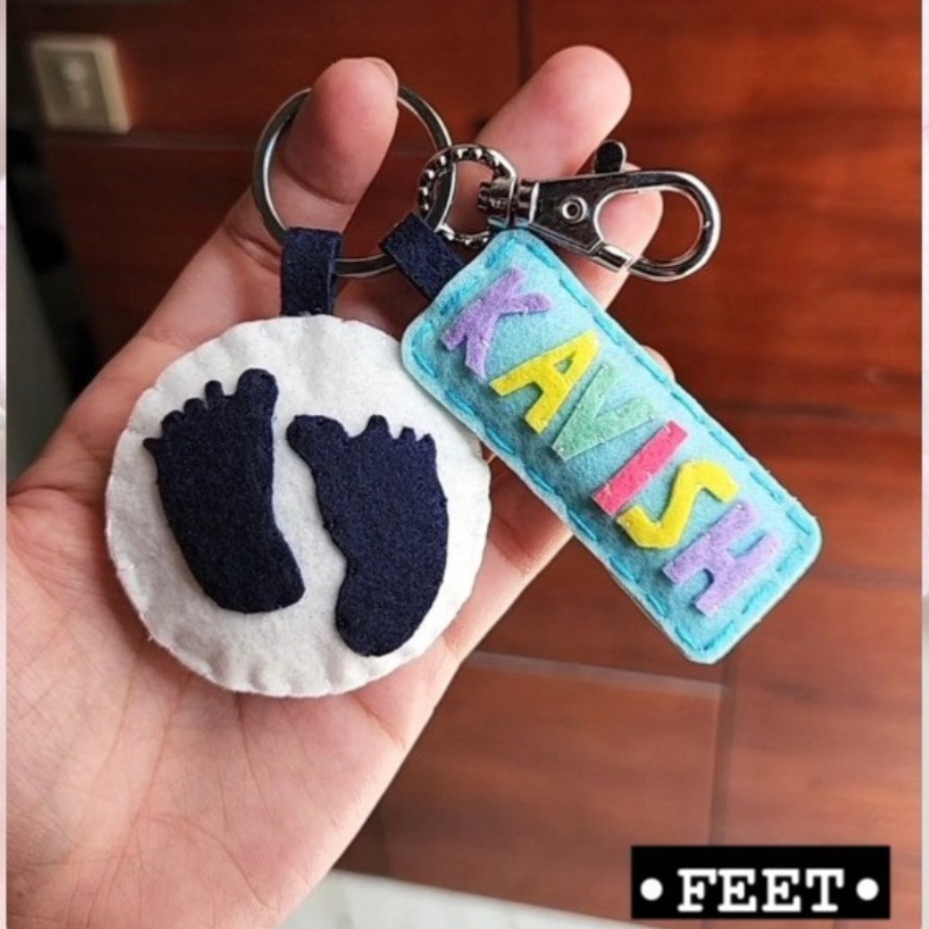 CHARACTER WITH NAME KEYCHAIN - HAPPY FEET