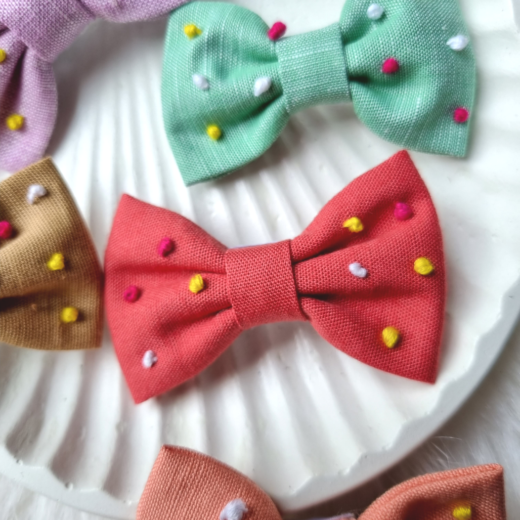 LINEN PETITE EMBROIDERED HAIRBOW - FLOURISH