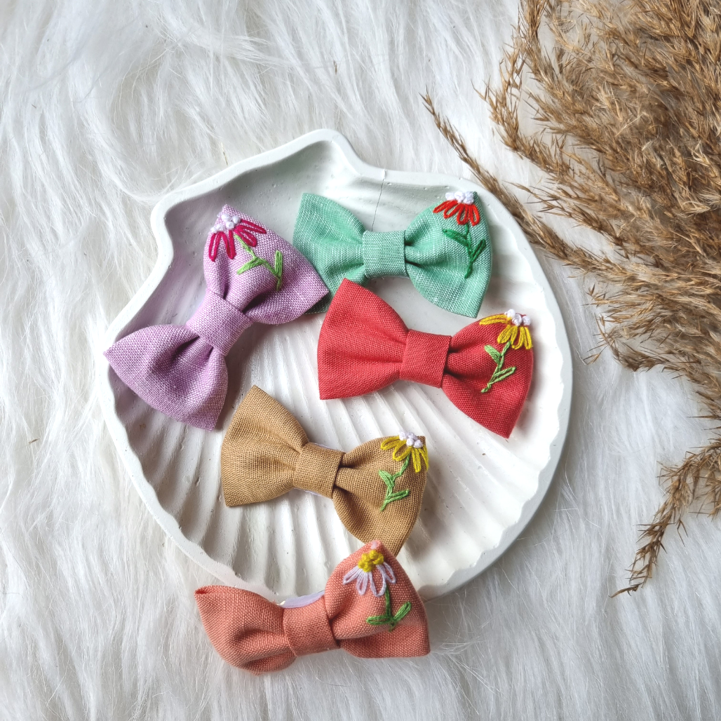 LINEN PETITE EMBROIDERED HAIRBOW - SUNFLOWER